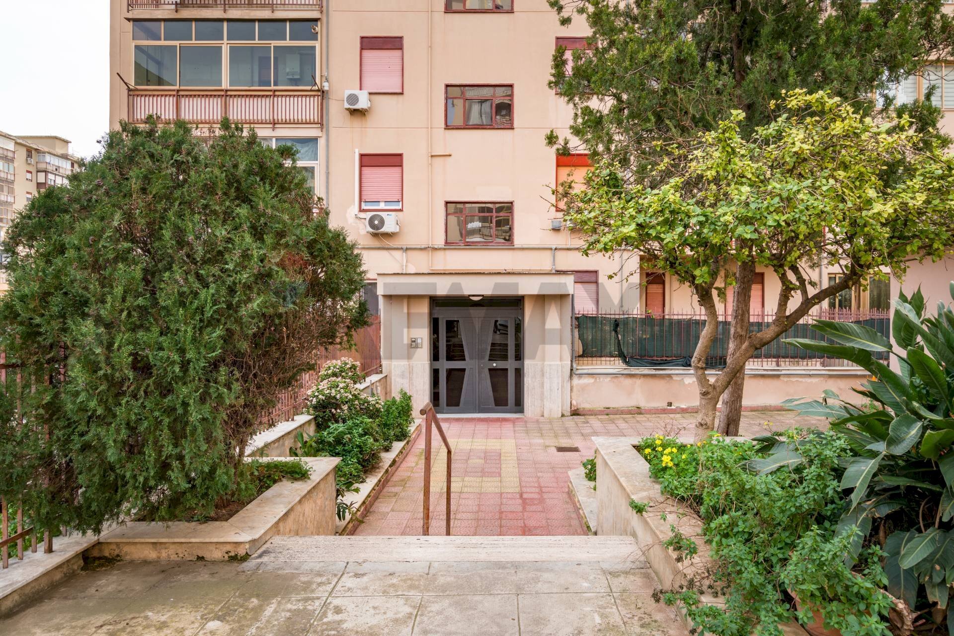 Edificio all\'aperto - Appartamento Via Emilio Salgari
 
69, Palermo - foto 3