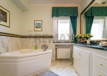 Bagno - Villa Via  Raffaele Caravaglios
 
61, Castelvetrano - photo 8