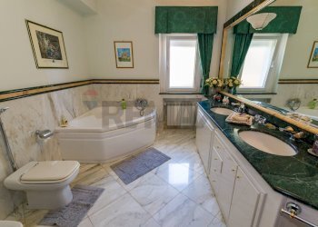 Bagno - Villa Via  Raffaele Caravaglios
 
61, Castelvetrano - photo 11