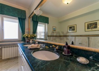 Bagno - Villa Via  Raffaele Caravaglios
 
61, Castelvetrano - photo 35