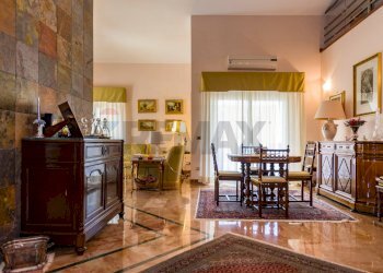 Sala da pranzo - Villa Via  Raffaele Caravaglios
 
61, Castelvetrano - photo 41