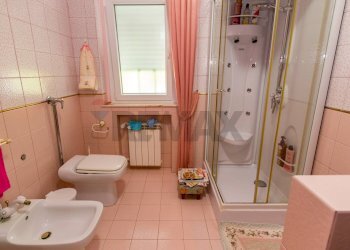 Bagno - Villa Via  Raffaele Caravaglios
 
61, Castelvetrano - photo 51