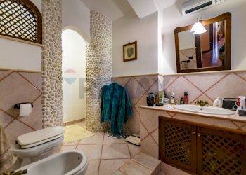 Bagno - Villa Via  Raffaele Caravaglios
 
61, Castelvetrano - photo 58