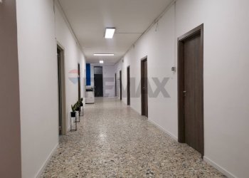 Hall / corridoio - Ufficio via Nazionale delle Puglie
 
312, Casoria - foto 14