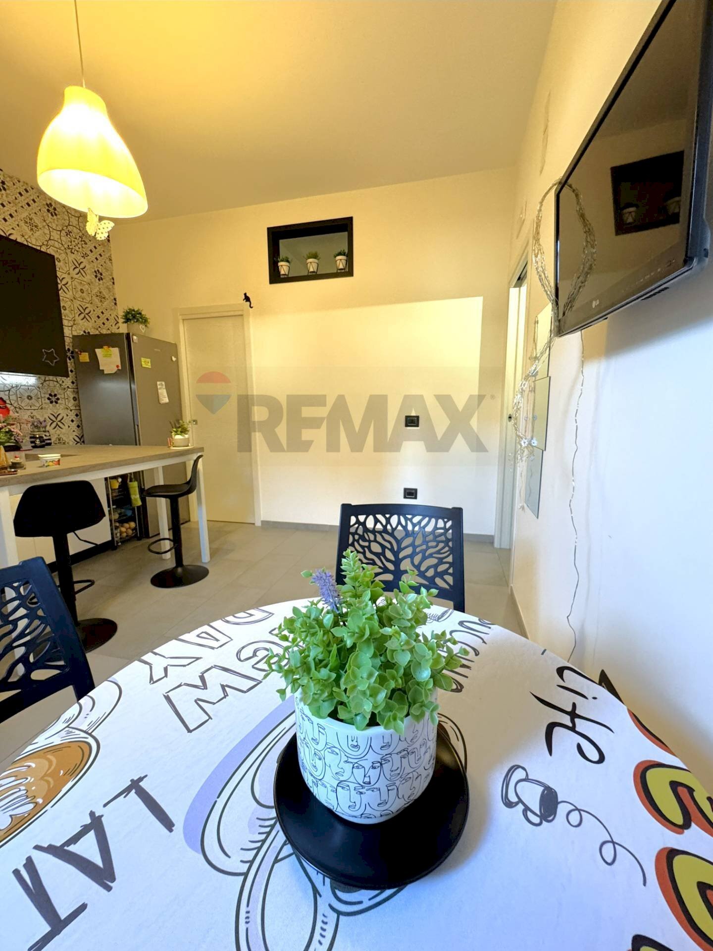 Sala da pranzo - Trilocale Via Regina Margherita
72, Napoli - foto 3