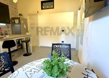 Sala da pranzo - Trilocale Via Regina Margherita
 
72, Napoli - foto 3