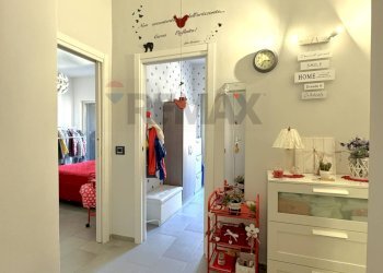 Hall / corridoio - Trilocale Via Regina Margherita
 
72, Napoli - foto 6