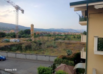 Vista delle montagne - Trilocale Via Luigi D'Angelo
 
72, Mascali - foto 5