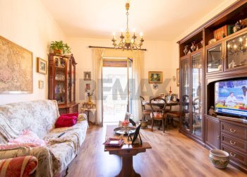 Sala da pranzo - Quadrilocale Corso Indipendenza
 
230, Catania - foto 12