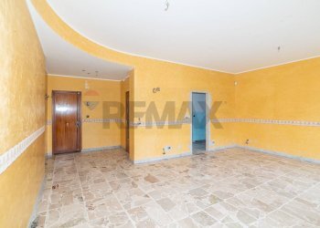 Stanza vuota - Quadrilocale Via Scale Sant'Antonio
 
71, Aci Catena - foto 2