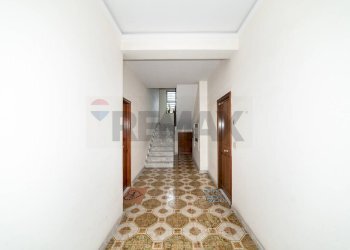 Hall / corridoio - Quadrilocale Via Scale Sant'Antonio
 
71, Aci Catena - foto 24