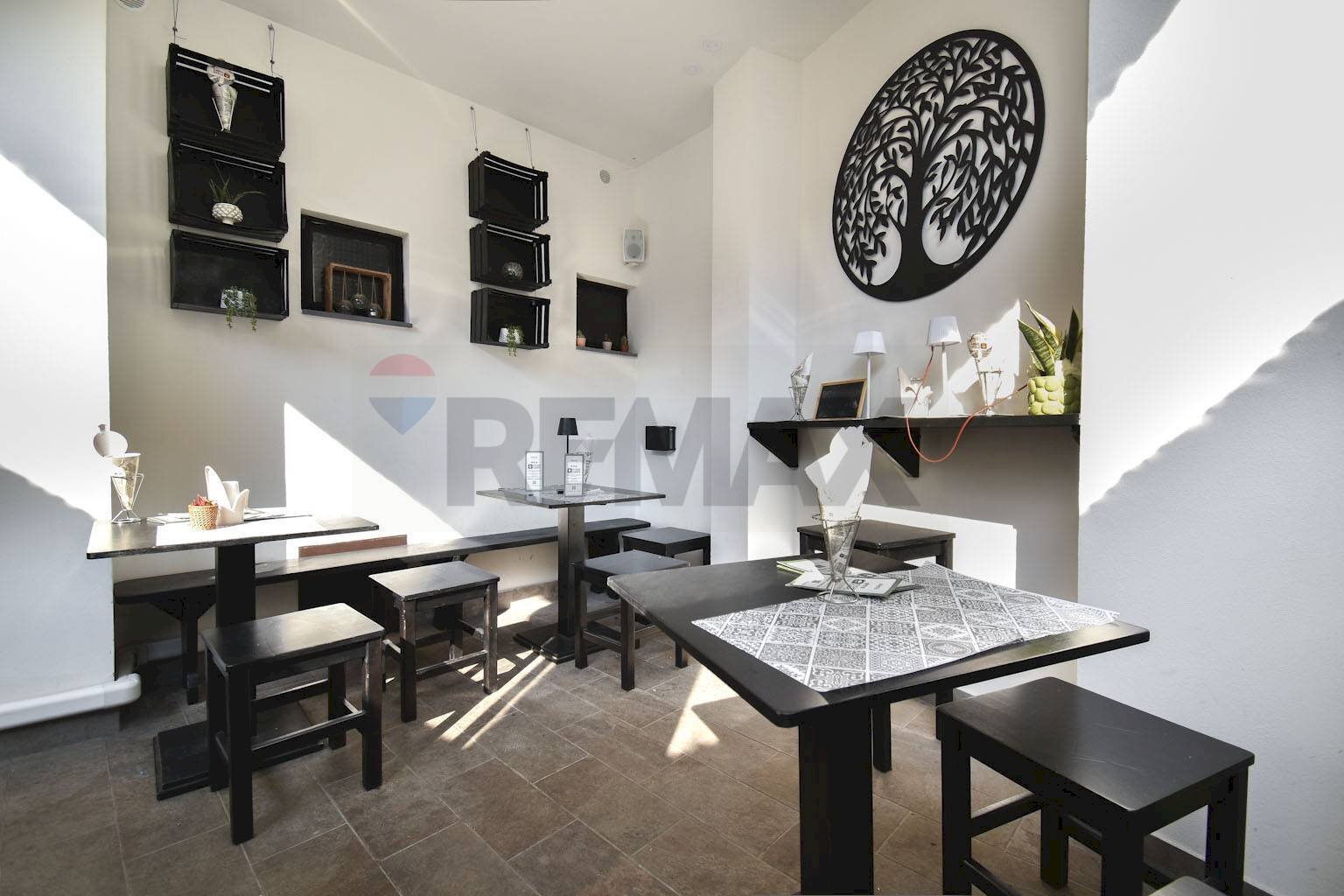 Sala da pranzo - Locale Commerciale Piazza della Regione
 
5/6, Aci Bonaccorsi - foto 1