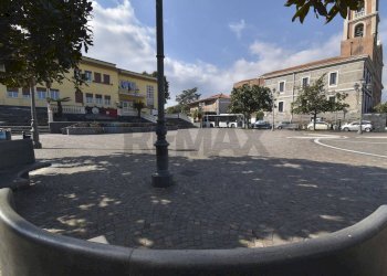 Edificio all\'aperto - Locale Commerciale Piazza della Regione
 
5/6, Aci Bonaccorsi - foto 4