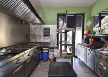 Cucina - Locale Commerciale Piazza della Regione
 
5/6, Aci Bonaccorsi - foto 9