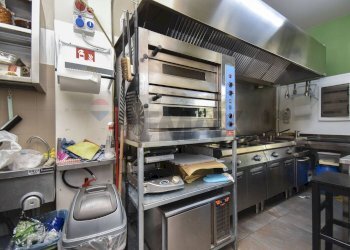 Cucina - Locale Commerciale Piazza della Regione
 
5/6, Aci Bonaccorsi - foto 11