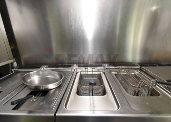 Dettagli - Locale Commerciale Piazza della Regione
 
5/6, Aci Bonaccorsi - foto 16