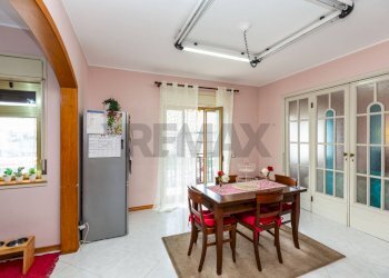 Sala da pranzo - Quadrilocale Via A Diaz
 
66/68, Catania - foto 22