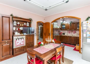 Sala da pranzo - Quadrilocale Via A Diaz
 
66/68, Catania - foto 26