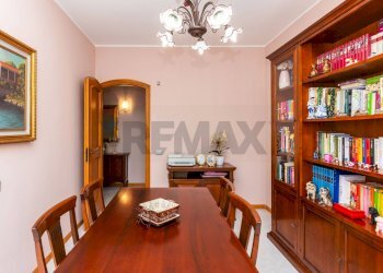 Sala da pranzo - Quadrilocale Via A Diaz
 
66/68, Catania - foto 36