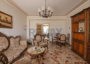 Sala da pranzo - Appartamento Via Stazione Isolamento
 
150/125, Caltagirone - foto 7