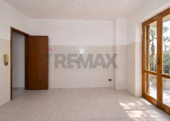 Stanza vuota - Quadrilocale Via Empedocle di Agrigento
 
5, Aci Sant'Antonio - foto 13