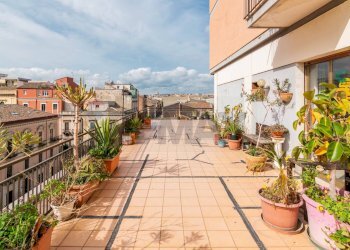 Terrazza - Quadrilocale Via Antonino Di Sangiuliano
 
60, Catania - foto 1