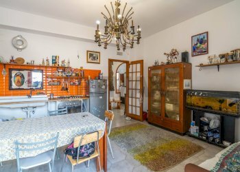 Sala da pranzo - Quadrilocale Via Antonino Di Sangiuliano
 
60, Catania - foto 13