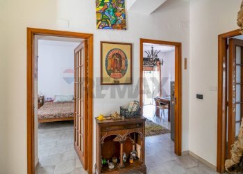 Hall / corridoio - Quadrilocale Via Antonino Di Sangiuliano
 
60, Catania - foto 19