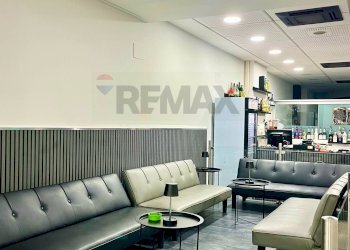 Soggiorno - Attività Commerciale Piazza Beneventano
 
13/17, Lentini - foto 6