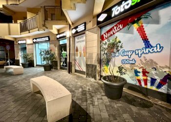 Ricezione / Lobby - Attività Commerciale Piazza Beneventano
 
13/17, Lentini - foto 14