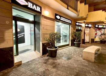 Ricezione / Lobby - Attività Commerciale Piazza Beneventano
 
13/17, Lentini - foto 15