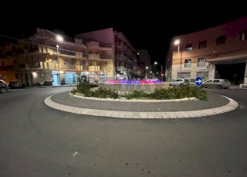 Edificio all\'aperto - Attività Commerciale Piazza Beneventano
 
13/17, Lentini - foto 16