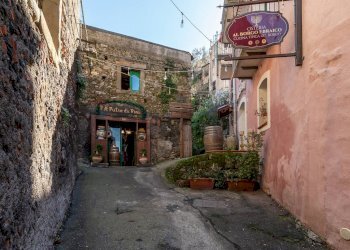 Edificio all\'aperto - Hotel Via Pagana
 
35, Castiglione di Sicilia - foto 4