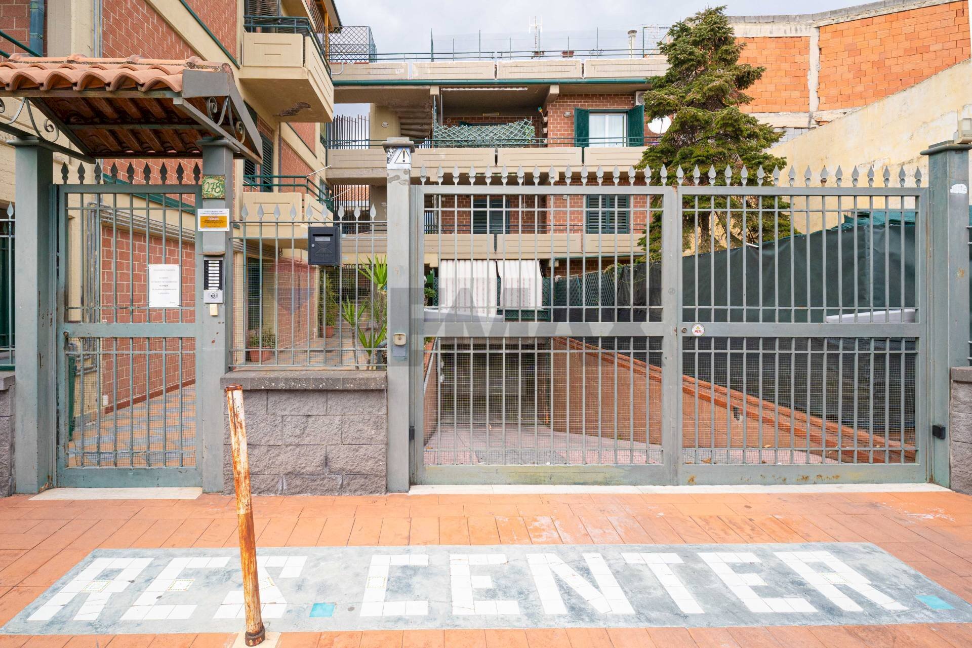 Edificio all\'aperto - Four-room apartment Via Umberto
 
278, San Pietro Clarenza - photo 3