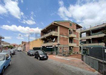Edificio all\'aperto - Three-room apartment Via Umberto
 
278, San Pietro Clarenza - photo 2