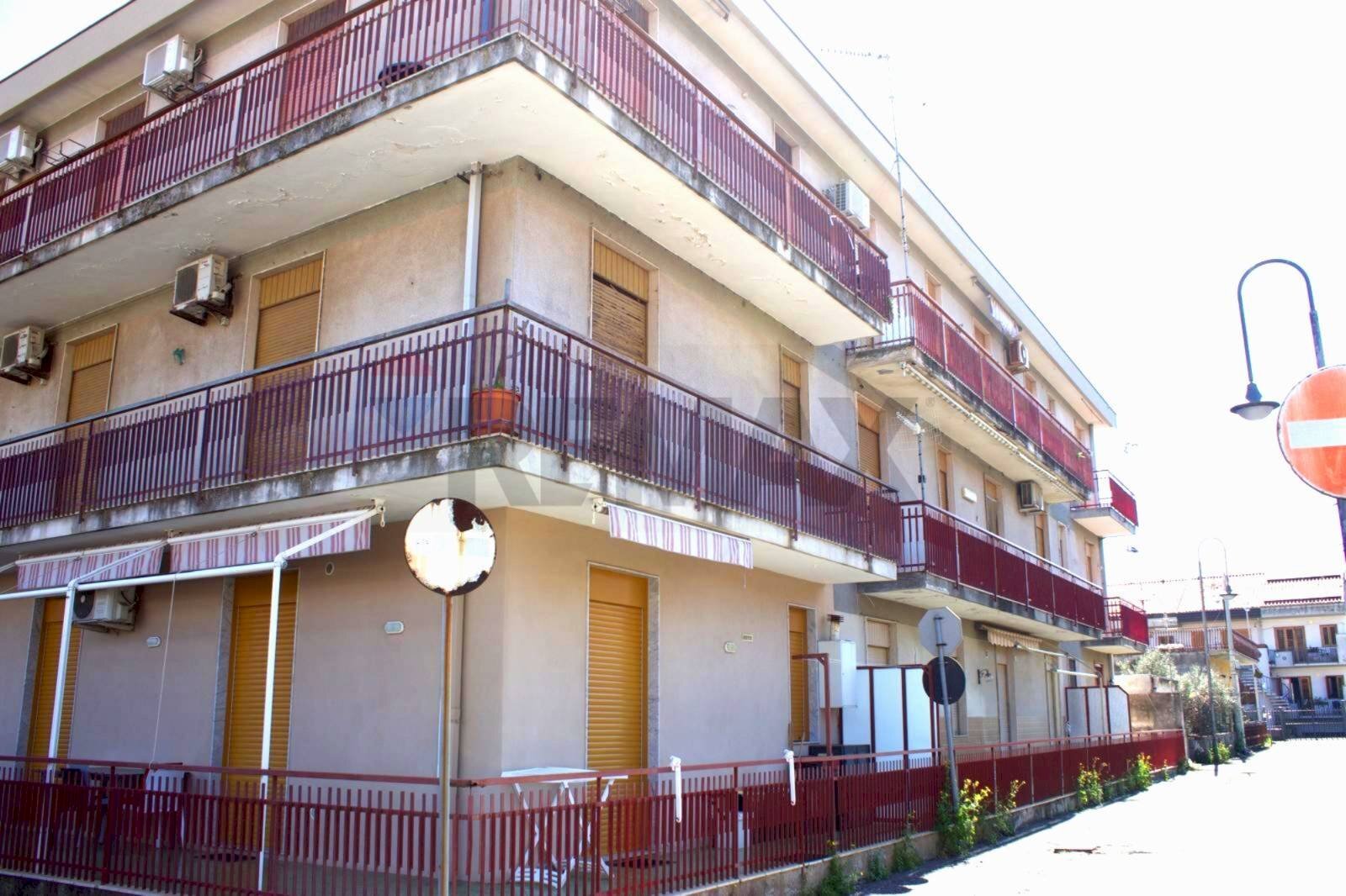 Edificio all\'aperto - Trilocale Via Barbiano
 
14, Acireale - foto 1