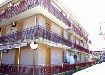 Edificio all\'aperto - Trilocale Via Barbiano
 
14, Acireale - foto 1