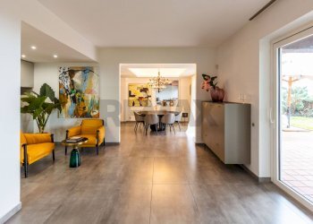 Sala da pranzo - Semi-detached house Via Maganuco
 
1, Aci Castello - photo 25