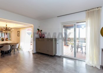 Sala da pranzo - Semi-detached house Via Maganuco
 
1, Aci Castello - photo 28
