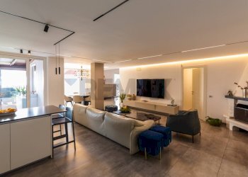 Sala da pranzo - Semi-detached house Via Maganuco
 
1, Aci Castello - photo 38