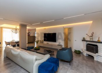 Soggiorno - Semi-detached house Via Maganuco
 
1, Aci Castello - photo 40