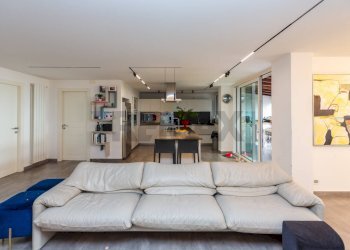 Sala da pranzo - Semi-detached house Via Maganuco
 
1, Aci Castello - photo 46