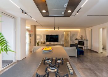 Sala da pranzo - Semi-detached house Via Maganuco
 
1, Aci Castello - photo 47