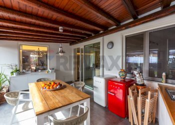 Sala da pranzo - Semi-detached house Via Maganuco
 
1, Aci Castello - photo 70