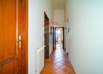 Hall / corridoio - Trilocale via silvio pellico
 
1, Trecastagni - foto 2