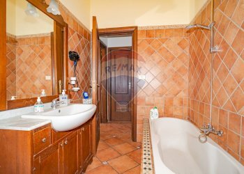 Bagno - Trilocale via silvio pellico
 
1, Trecastagni - foto 17