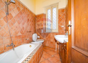 Bagno - Trilocale via silvio pellico
 
1, Trecastagni - foto 18