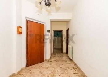 Hall / corridoio - Trilocale viale Mario Milazzo
 
82, Caltagirone - foto 12