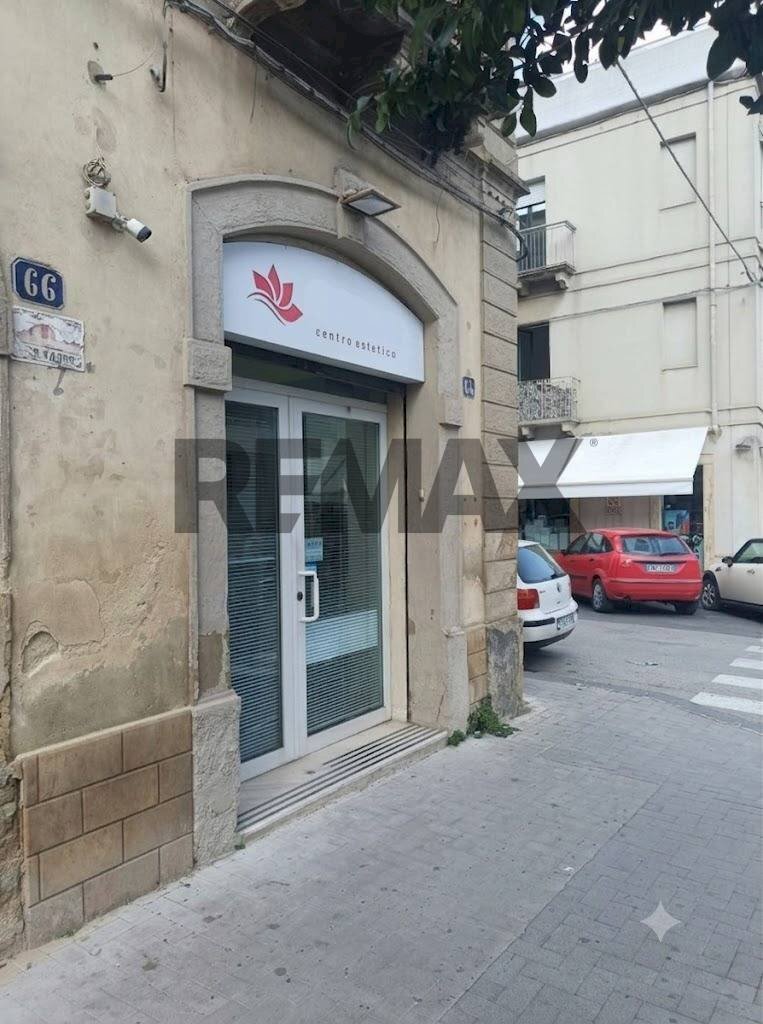 Edificio all\'aperto - Locale Commerciale Viale Principe Umberto
 
64, Caltagirone - foto 1