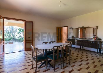 Sala da pranzo - Villa Viale giove
 
16, Belpasso - foto 3